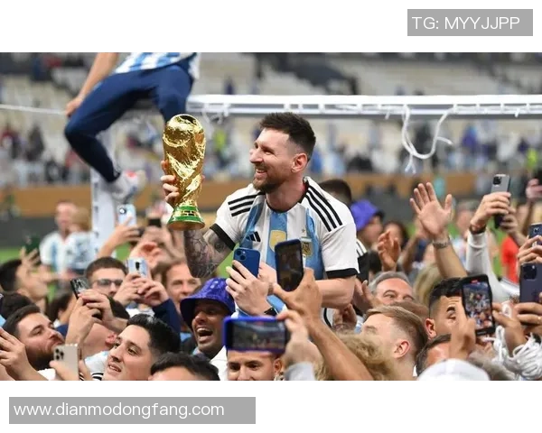 历年足球收入最高球星盘点：梅西C罗等巨星财富传奇揭秘