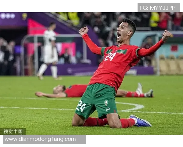 模仿足球球星滑铲动作的球员是谁他如何借此技巧提升比赛表现