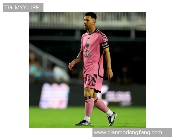 没有足球鞋穿的球星及其独特比赛经历与背后的故事分析