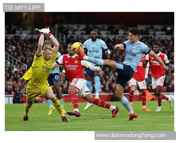 足球史上十大球星实力巅峰对决全方位排名榜单解析 足球史上十大球星实力巅峰对决全方位排名榜单解析