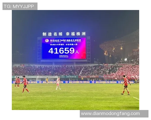 足球球星与观众席的互动关系如何影响比赛氛围与球迷情感共鸣