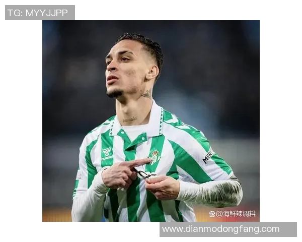 足球球星化身女装大佬惊艳亮相引发球迷热议与全网关注